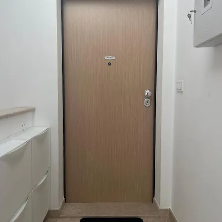 Dana Near Center With Free Parking Apartment *